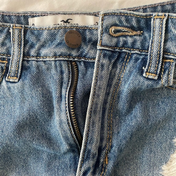 Hollister light wash denim mini skirt - Picture 4 of 8